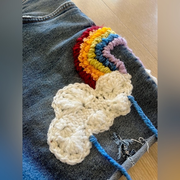 CUSTOM EMBROIDERED HIPPIE SHORTS - Picture 5 of 13